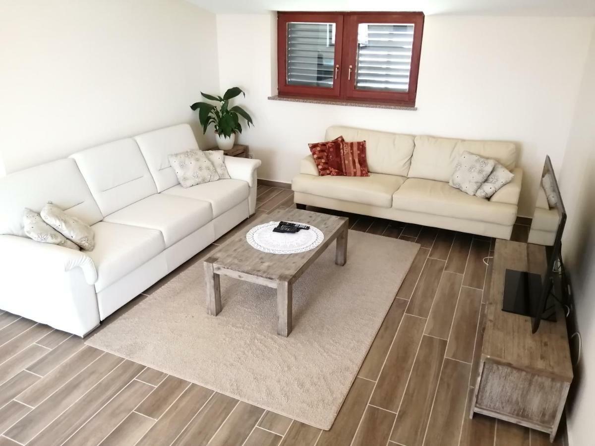 Vinka Apartament *