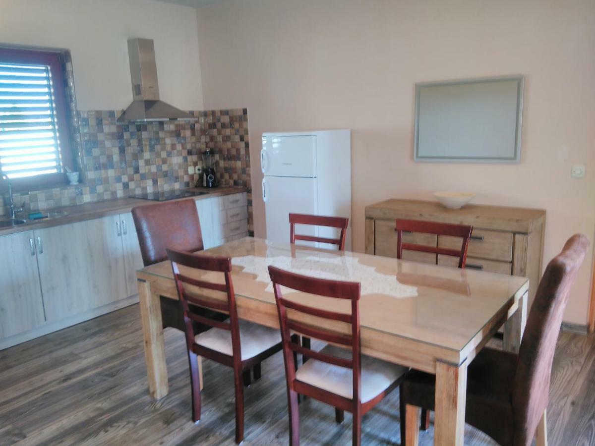 Apartment Vinka *